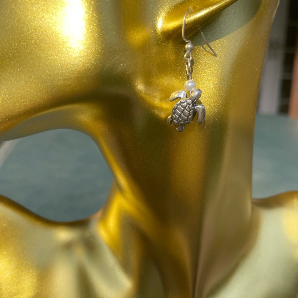 Silver plated, mold, Turtle earrings 
Fia’s custom design